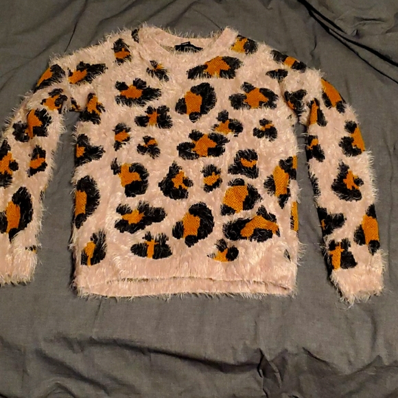 Sweater - Picture 1 of 3
